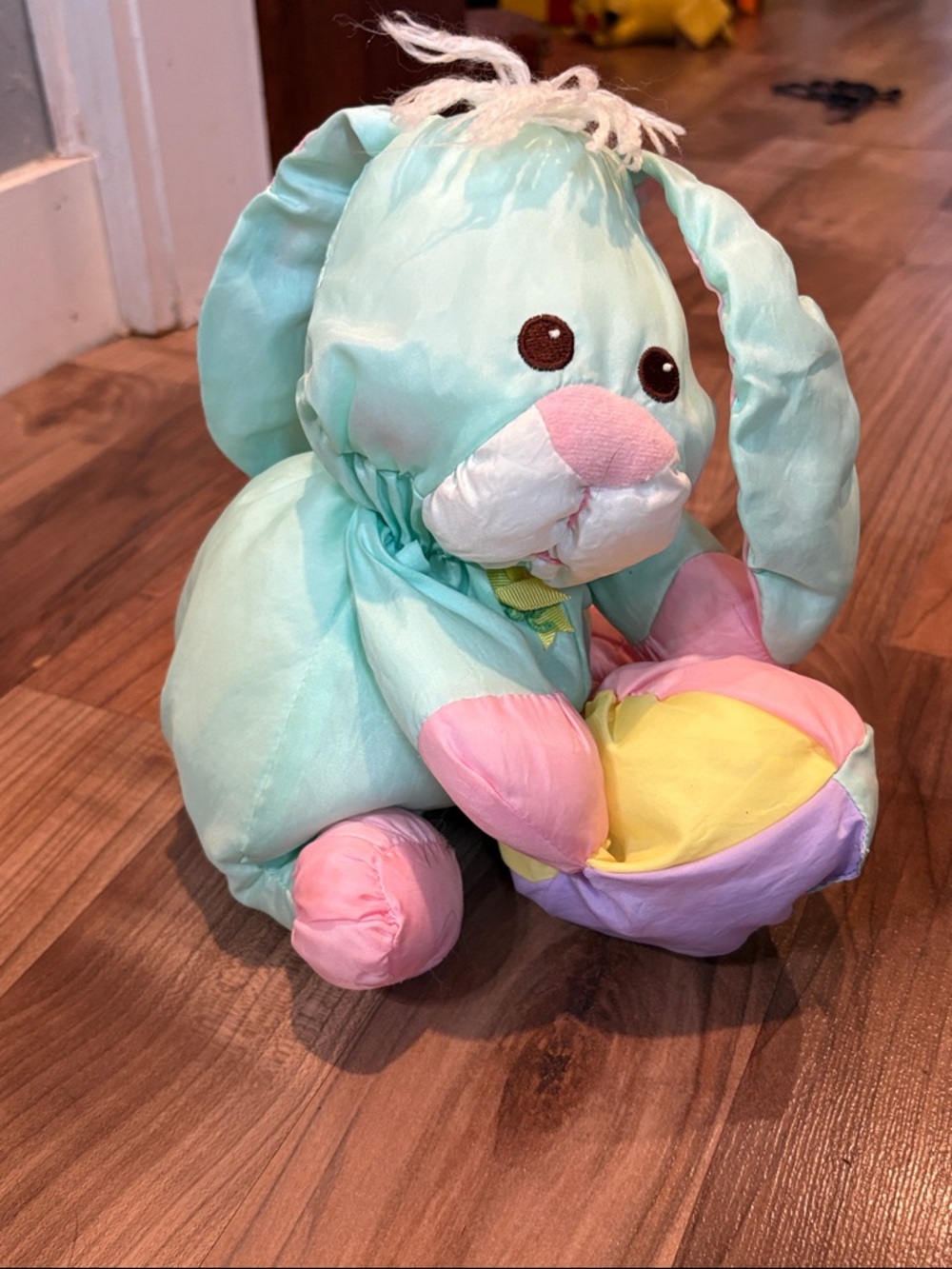 Vintage Fisher Price Puffalumps 10" Green Bunny Rabbit Holding Egg